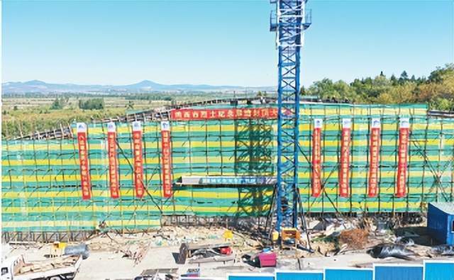 雞西市烈士紀(jì)念展館設(shè)計(jì)建筑面積2000平方米，主體工程封頂