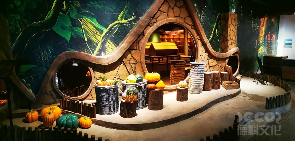 博物館設計中如何考慮不同季節(jié)和天氣條件下的展覽效果？