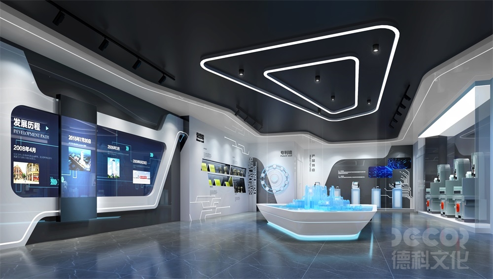 展覽廳設(shè)計(jì)中，如何考慮觀眾的參觀流線和導(dǎo)覽服務(wù)？