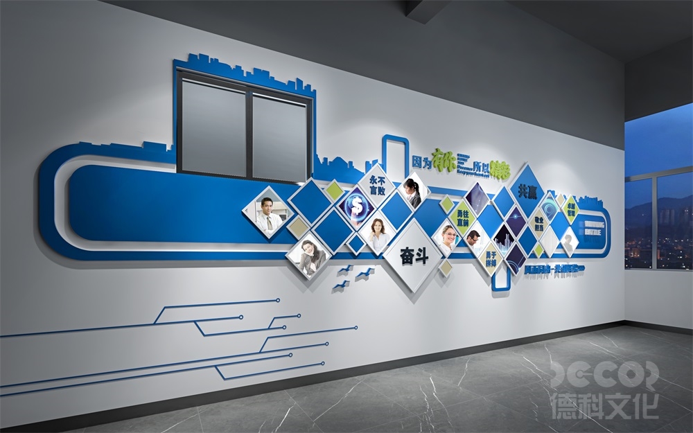 展覽廳設(shè)計中如何考慮觀眾的參觀動線和導(dǎo)覽服務(wù)的便利性？